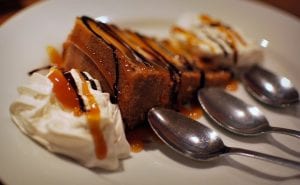 cheesecake_with_caramel_sauce